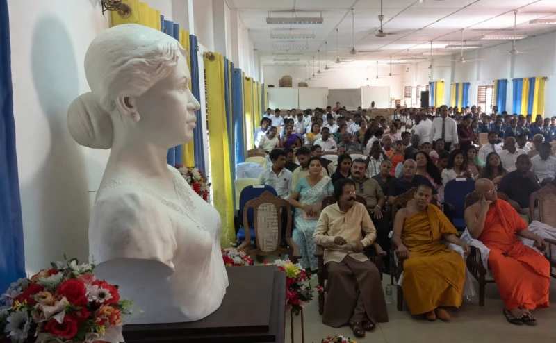 malanis-statue-is-installed-in-gurukula-vidyalaya