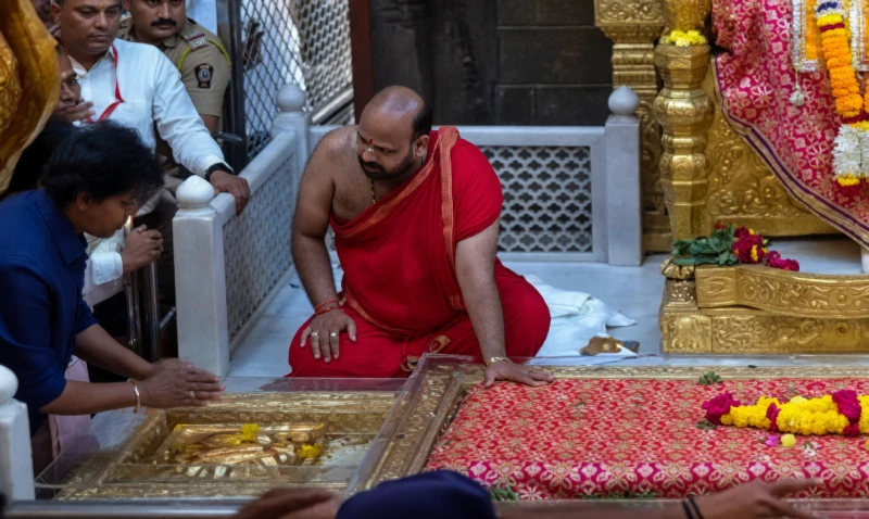 thalapathy-vijay-also-went-to-worship-sai-baba-before-the-tamil-nadu-election-results-on-the-4th