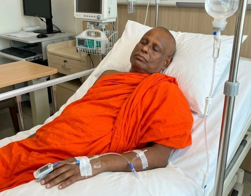 magistrate-goes-to-navaloke-and-examines-pallegama-thero-and-transfers-him-to-the-national-hospital---remanded-till-22