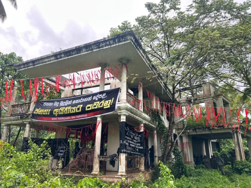 malvane-breaks-into-basils-house