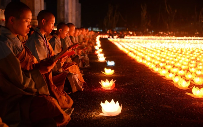 this-year-how-the-vesak-festival-was-celebrated-in-two-countries-the-beginning-of-may-and-the-end-of-may