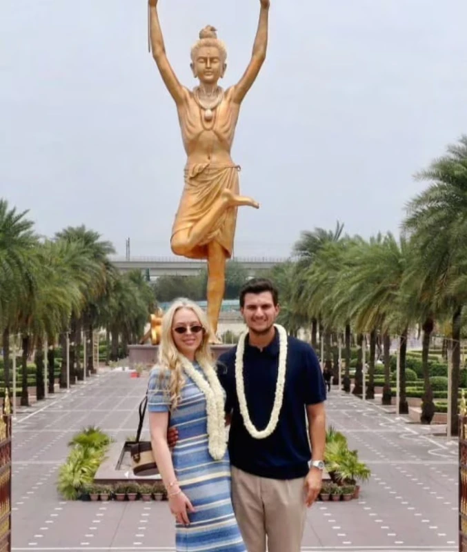 trumps-daughter-went-to-see-the-taj-mahal
