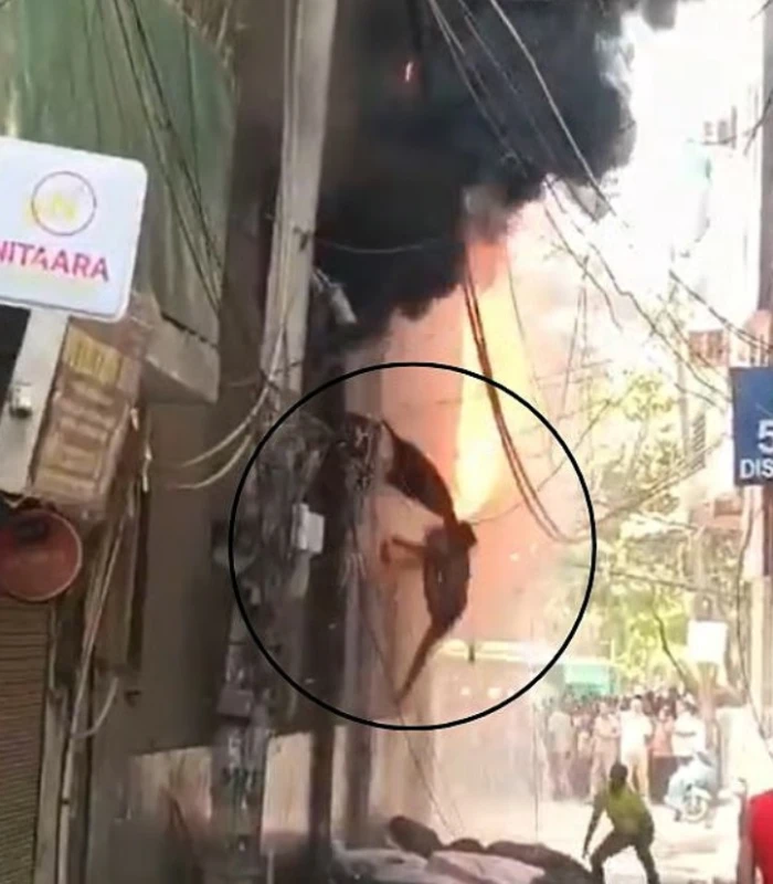 21-people-including-foreigners-died-in-a-fire-in-a-hotel-in-new-delhi