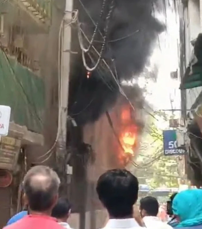 21-people-including-foreigners-died-in-a-fire-in-a-hotel-in-new-delhi