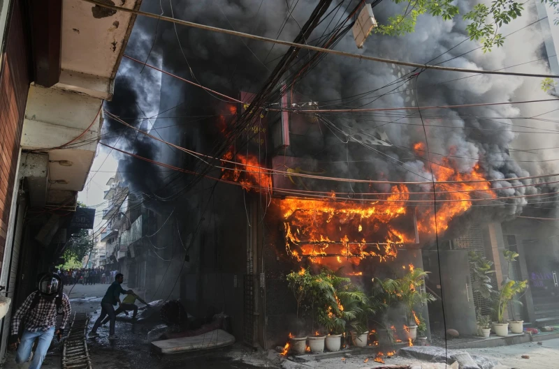 21-people-including-foreigners-died-in-a-fire-in-a-hotel-in-new-delhi