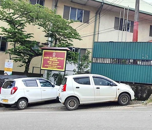 a-group-of-people-descended-from-the-roof-and-threw-mud-on-the-chair-of-bandarawela-general-secretary
