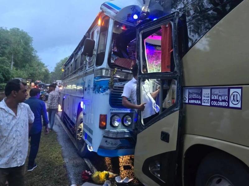 15-people-in-the-hospital-after-two-buses-collided-in-lunugamwehera