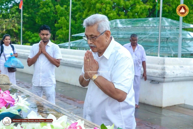 in-the-middle-of-the-story-of-being-arrested-gota-went-to-visit-kiri-vehera-photos