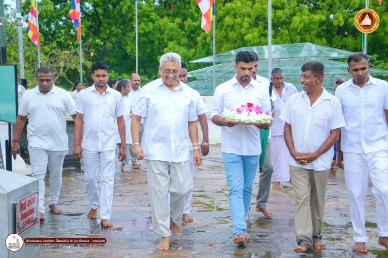 in-the-middle-of-the-story-of-being-arrested-gota-went-to-visit-kiri-vehera-photos
