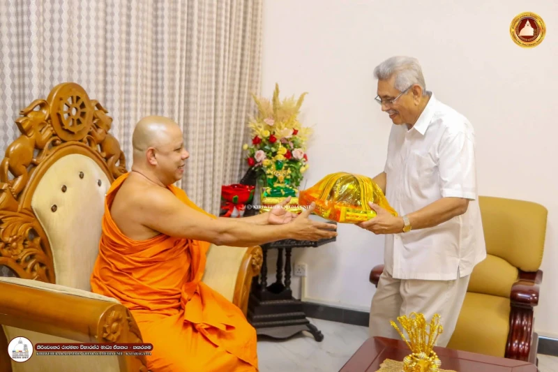 in-the-middle-of-the-story-of-being-arrested-gota-went-to-visit-kiri-vehera-photos
