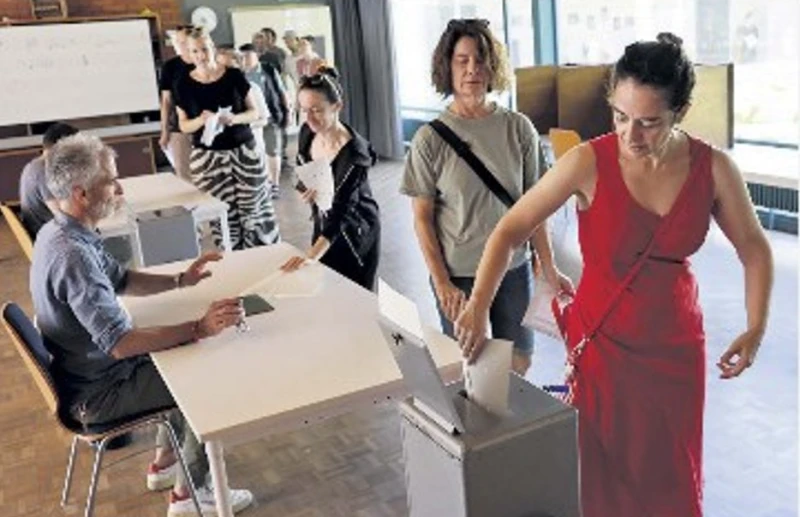 the-public-rejects-the-proposal-to-limit-the-population-of-switzerland
