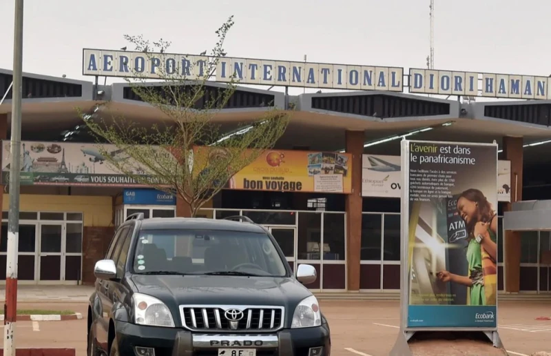 35-killed-in-an-attack-by-gunmen-at-an-airport-in-niger