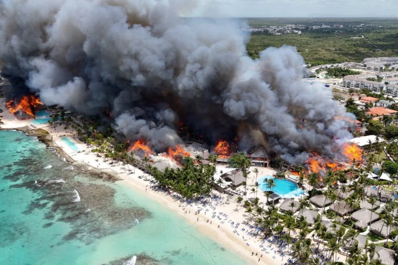 huge-fire-at-a-hotel-in-the-dominican-republic