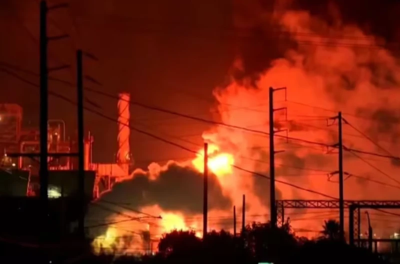 18-missing-in-an-explosion-at-the-worlds-largest-lng-complex-in-qatar