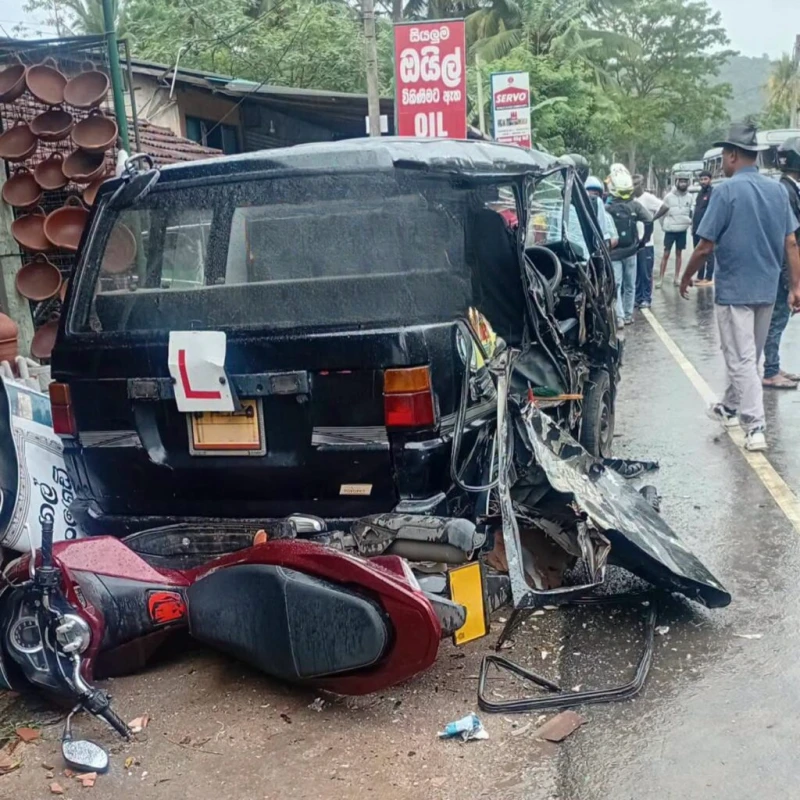 a-woman-died-in-kegalle-seven-vehicle-accident-photos