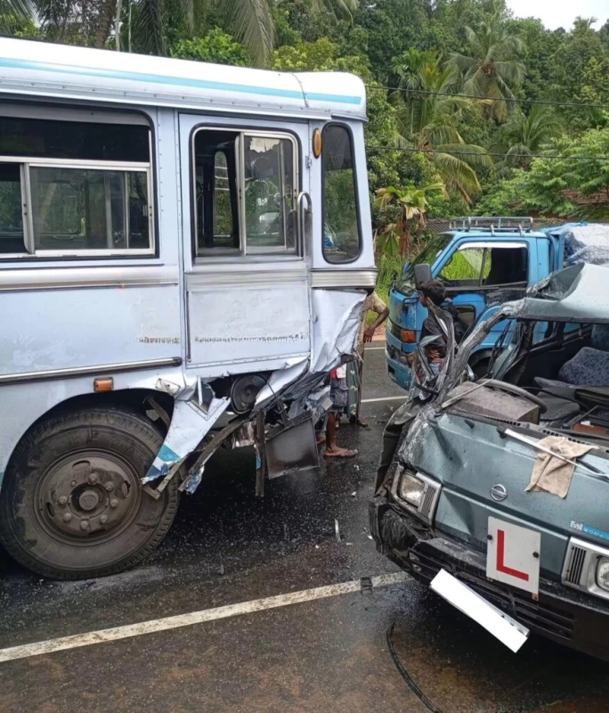 a-woman-died-in-kegalle-seven-vehicle-accident-photos
