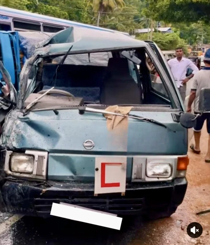 a-woman-died-in-kegalle-seven-vehicle-accident-photos