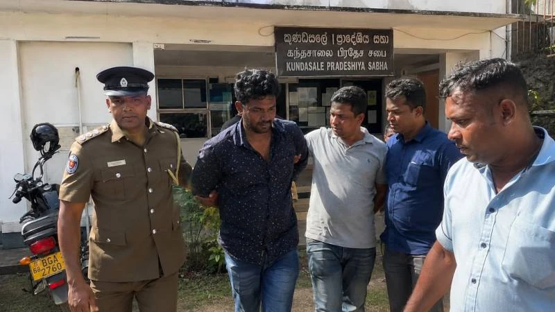 champikas-runaway-bus-landed-at-chavakachchery---a-driver-who-helped-the-escape-was-also-arrested