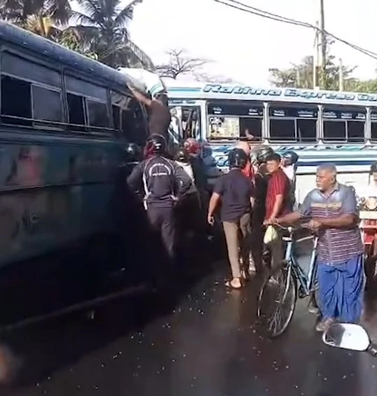 two-buses-collided-in-matara-talalla-40-people-in-hospital
