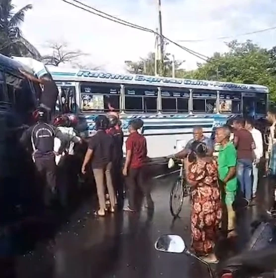 two-buses-collided-in-matara-talalla-40-people-in-hospital