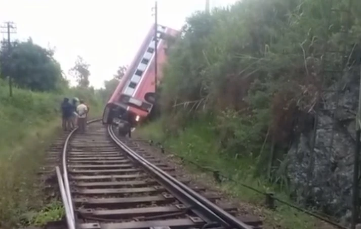 42-people-in-the-langama-bus-that-fell-off-a-slope-in-diyathala-are-in-hospital