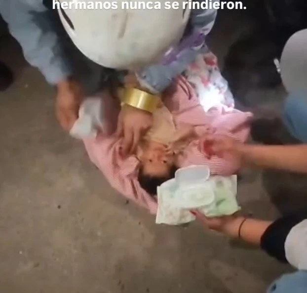 amazing-operation-in-venezuela-that-saved-a-baby-trapped-in-a-building-damaged-by-the-earthquake