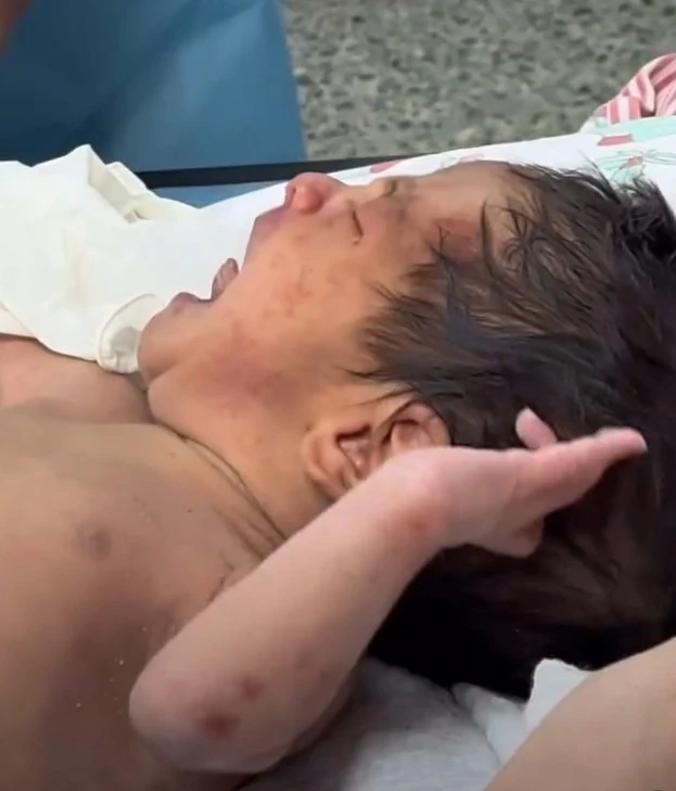 amazing-operation-in-venezuela-that-saved-a-baby-trapped-in-a-building-damaged-by-the-earthquake