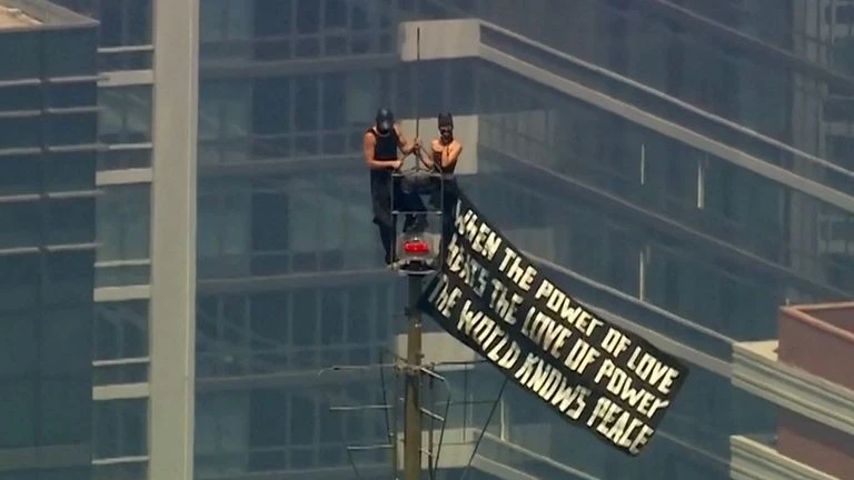 the-couple-who-declared-their-love-by-climbing-to-the-top-of-the-empire-state-building-was-arrested