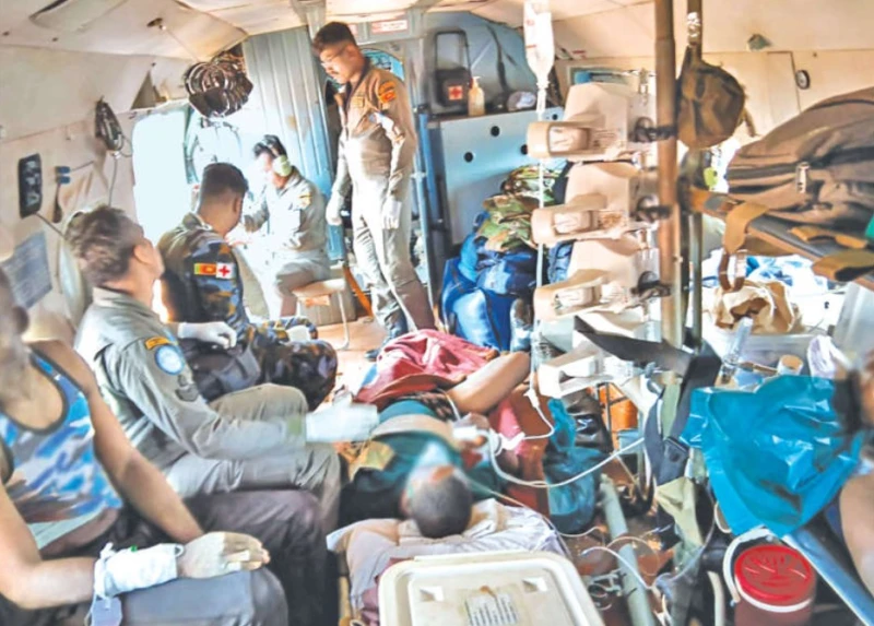 a-group-of-sri-lankan-troops-rescued-14-zambian-soldiers-in-africa