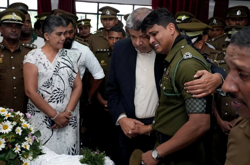 the-8th-official-also-died-yesterday---the-minister-also-cried-photos