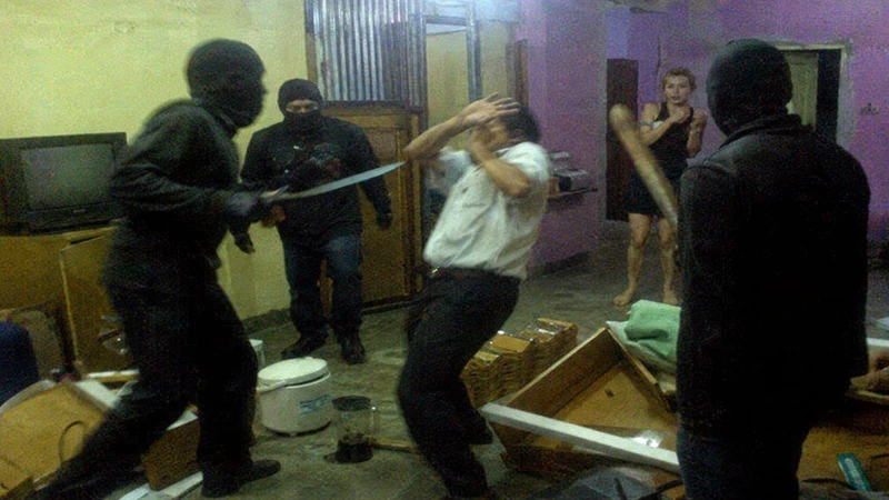 papiliane-massages-a-ninja-gang