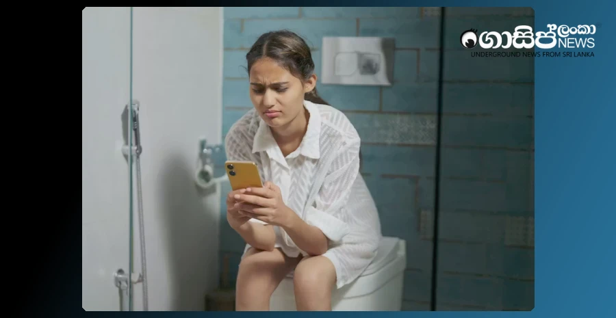 many-toxic-seeds-from-using-mobile-phones-in-the-toilet