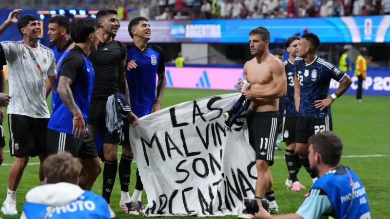 controversy-over-argentinas-island-rights-banner-during-fifa-semi-final-win