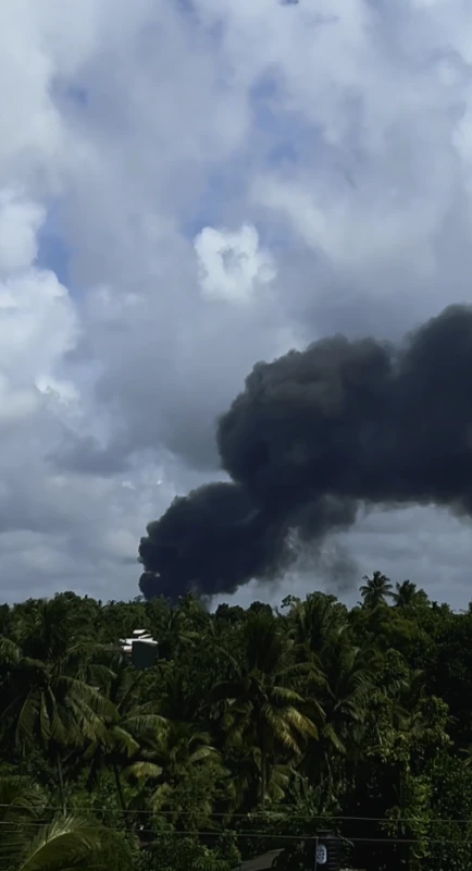 a-homagama-helmet-factory-catches-fire
