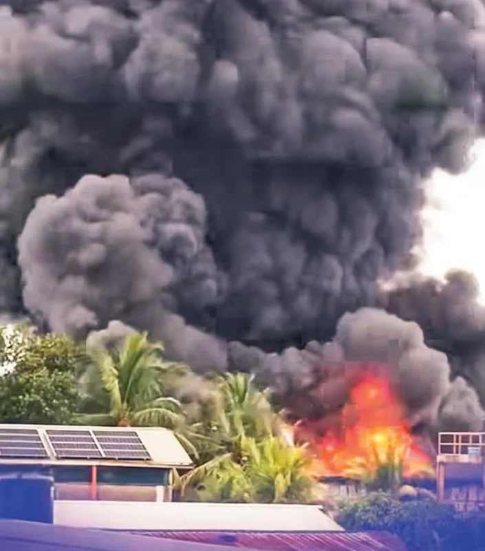 fan-fire-spread-due-to-thinner---5-killed-in-helmet-factory-fire