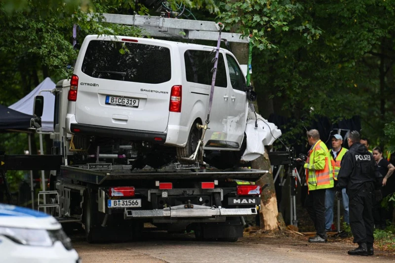 car-crashes-into-germanys-gay-pride-rally---1-dead-29-injured