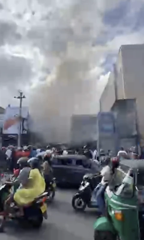 matara-sale-shop-catches-fire-photos