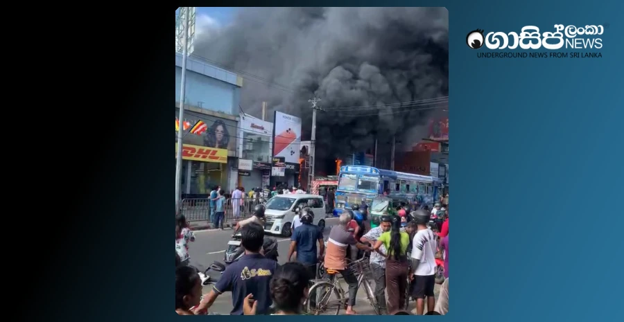 matara-sale-shop-catches-fire-photos