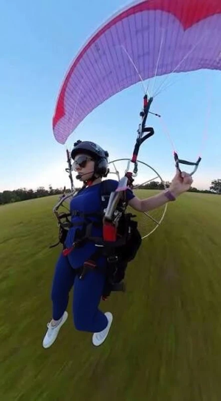 a-paraglider-that-took-off-in-bento-crashed-into-the-sea-and-a-foreign-woman-died