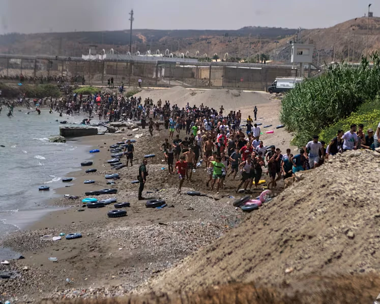 hundreds-of-migrants-from-morocco-to-spain