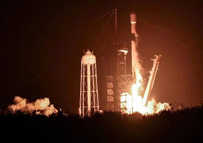 part-of-a-spacex-rocket-is-set-to-crash-into-the-lunar-surface-in-2026