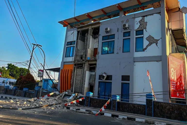 heavy-damage-from-77-earthquake-in-indonesia