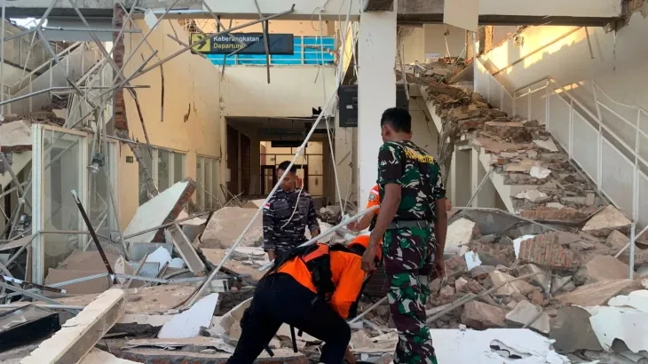 heavy-damage-from-77-earthquake-in-indonesia