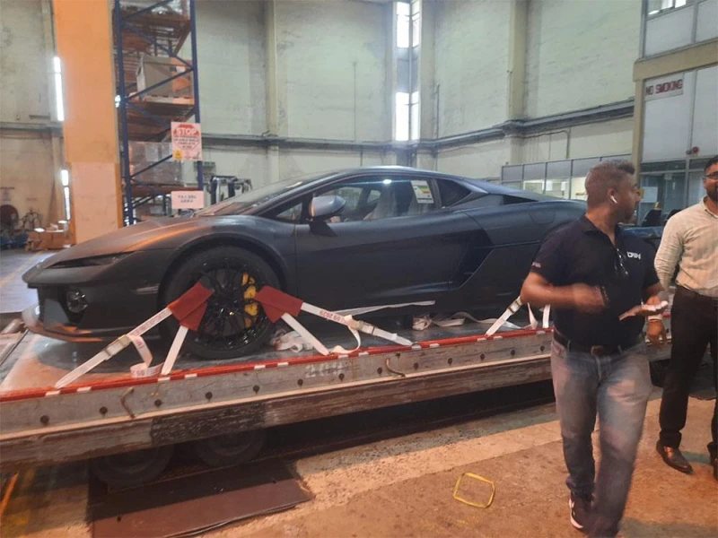 14-lamborghinis-sent-to-dubai-have-arrived-in-colombo-from-italy