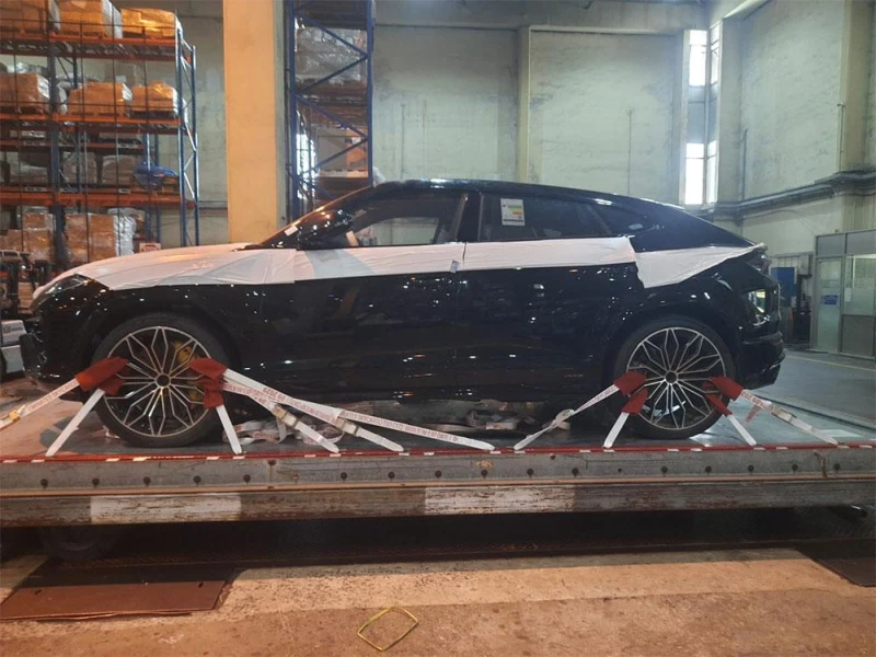 14-lamborghinis-sent-to-dubai-have-arrived-in-colombo-from-italy