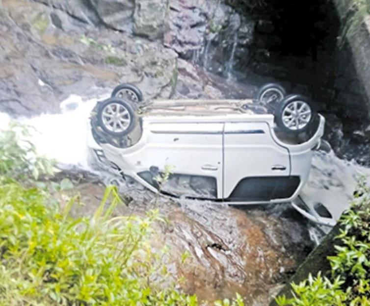 a-car-and-a-three-wheeler-that-went-to-siripade-during-the-off-hours-fell-into-mohani-falls-and-the-two-deaths-were-reported