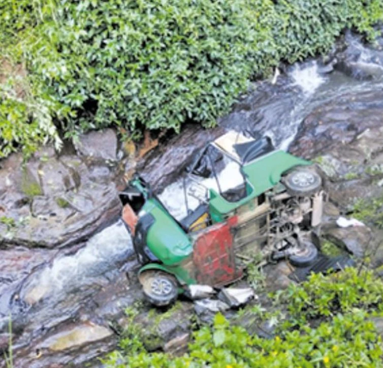 a-car-and-a-three-wheeler-that-went-to-siripade-during-the-off-hours-fell-into-mohani-falls-and-the-two-deaths-were-reported