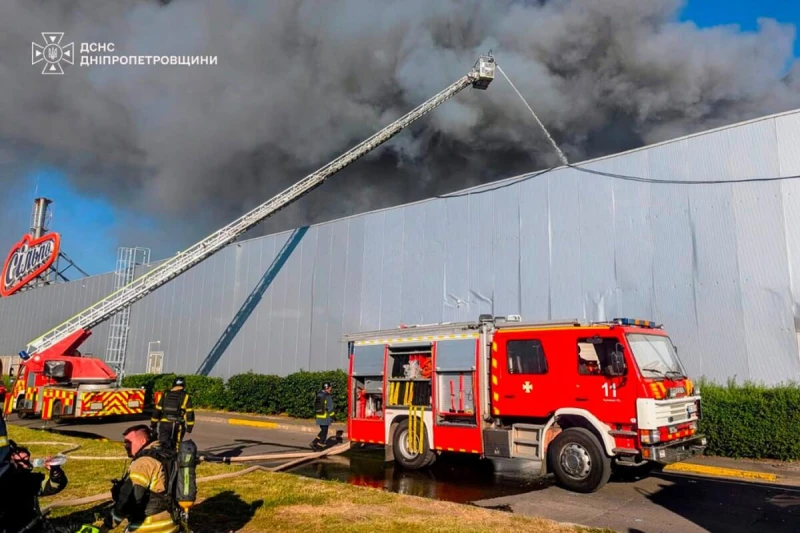 a-shopping-mall-in-the-hometown-of-the-ukrainian-president-is-destroyed-in-russia---16-dead