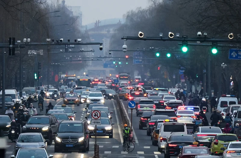 china-sets-first-rules-for-self-driving-vehicles