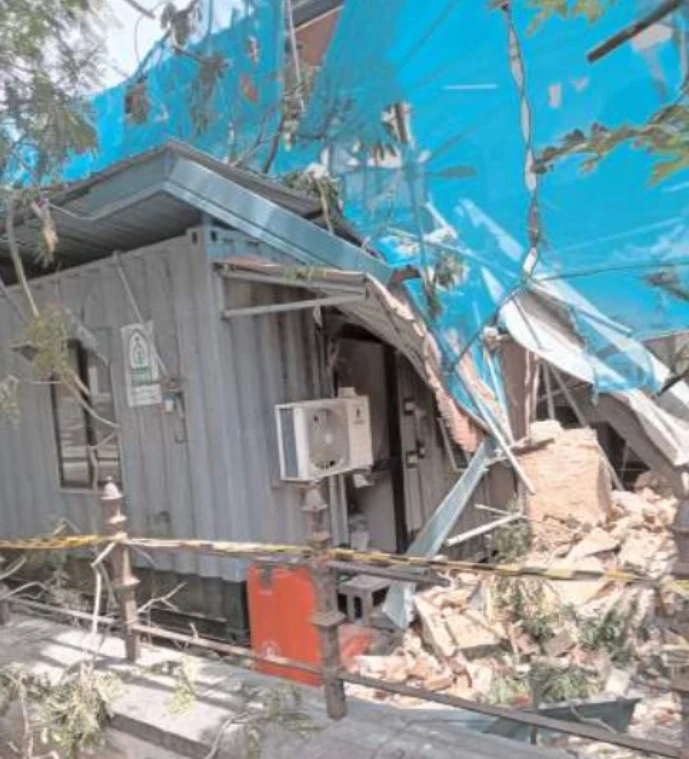 a-part-of-the-building-collapsed-and-the-work-of-the-colombo-district-court-was-suspended